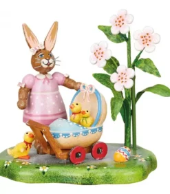 Lapin De Paques En Bois Avec Poussins Dans Landau