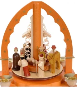 Pyramide De Noël Allemande Avec Une Arche Couleur Ocre